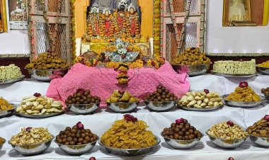 नरसिंहगढ़ के श्रीझाली जी और जमात मंदिर में मनाई गोपाष्टमी:भगवान को लगाए 56 भोग, महिला मंडली ने दी भजनों की प्रस्तुति