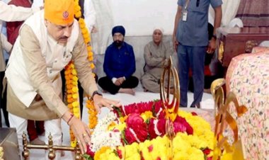 मुख्यमंत्री डॉ. यादव ने गुरू नानक जयंती पर गुरुग्रंथ साहब के दरबार में मत्था टेका