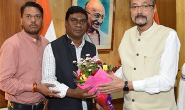 राज्यपाल श्री डेका से वनवासी कल्याण आश्रम कोरबा के अध्यक्ष ने की भेंट