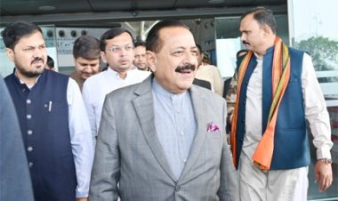 केन्द्रीय राज्य मंत्री डॉ. जितेन्द्र सिंह का स्वामी विवेकानंद विमानतल पर आत्मीय स्वागत