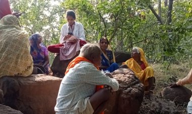 हरदा में बने 6499 बुजुर्गों के आयुष्मान कार्ड:नेटवर्क विहीन क्षेत्रों में शिविर लगाकर कार्ड बना रहे कर्मचारी