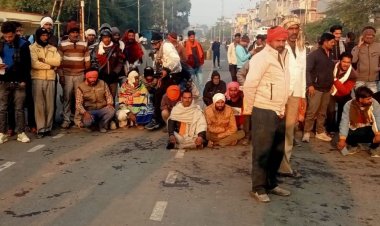 खाद ना मिलने से नाराज किसानों का चक्का जाम:अशोकनगर में 1 घंटे सड़क पर किया प्रदर्शन, कालाबाजारी के लगाए आरोप