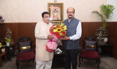 राज्यपाल श्री डेका ने केंद्रीय सड़क परिवहन मंत्री श्री गडकरी से सौजन्य भेंट की