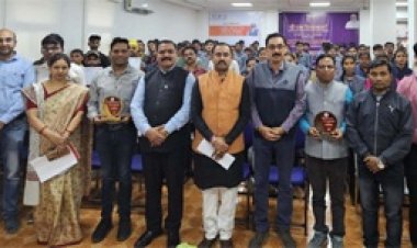 ’अमृतकाल: छत्तीसगढ़ विजन / 2047’ : सड्डू आईटीआई में संविधान दिवस पर प्रस्तावना का हुआ वाचन