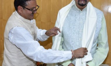 राज्यपाल डेका से मनोहर गौशाला के ट्रस्टी जैन ने सौजन्य भेंट की