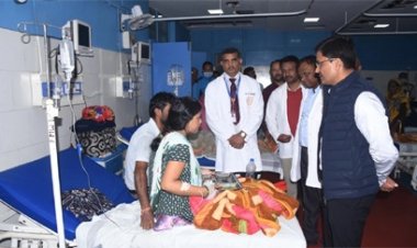 कलेक्टर सिम्स की व्यवस्था परखने पहुंचे सीधे मरीजों के पास