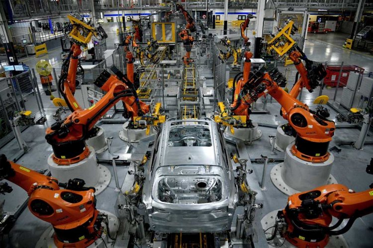 एचएसबीसी के ताजा आंकड़ों के अनुसार अक्टूबर में भारत के मैन्युफैक्चरिंग सेक्टर में तेजी आई