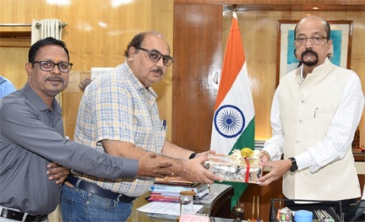 राज्यपाल श्री डेका से लोक निर्माण विभाग के अधिकारियों ने मुलाकात कर ऑल इंडिया रोड कांग्रेस के अधिवेशन हेतु आमंत्रण दिया