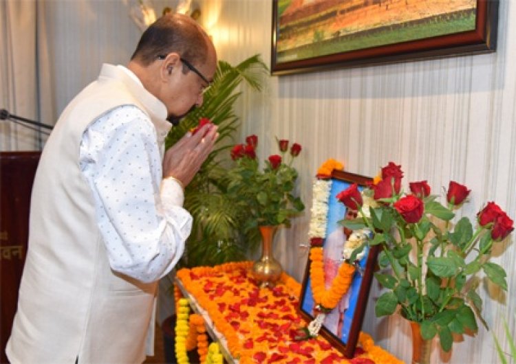 राज्यपाल श्री डेका ने भारत रत्न डॉ. भूपेन हजारिका की पुण्यतिथि पर उन्हें किया नमन