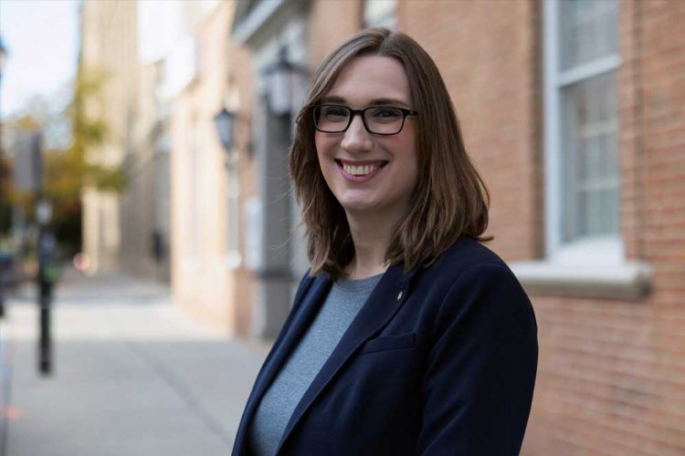 सारा मैकब्राइड अमेरिकी कांग्रेस के लिए चुनी गईं पहली ट्रांसजेंडर बनी