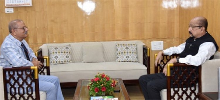 राज्यपाल श्री डेका से छत्तीसगढ़ राज्य मानवाधिकार आयोग के अध्यक्ष ने सौजन्य भेंट की