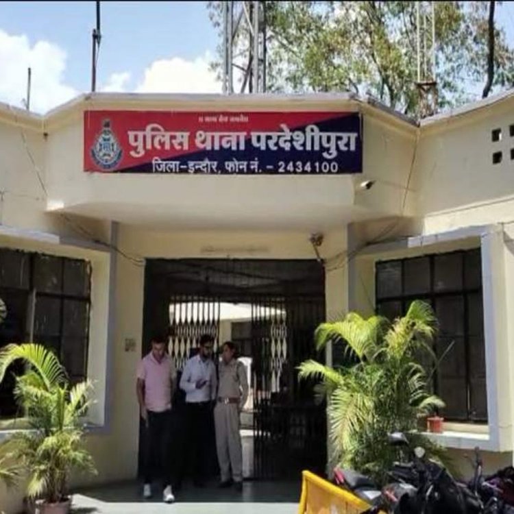 केयर टेकर ने की लाखों की चोरी:बुजुर्ग महिला को धक्का देकर फरार, आरोपी की तलाश में जुटी पुलिस