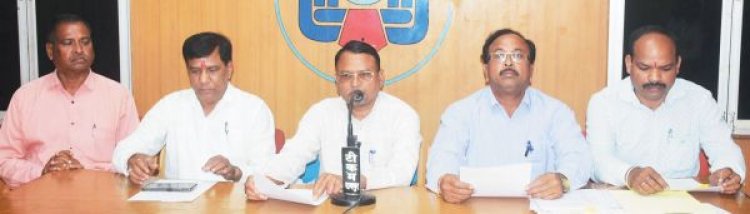 धान खरीदी से पहले सहकारी समिति कर्मचारी हड़ताल पर