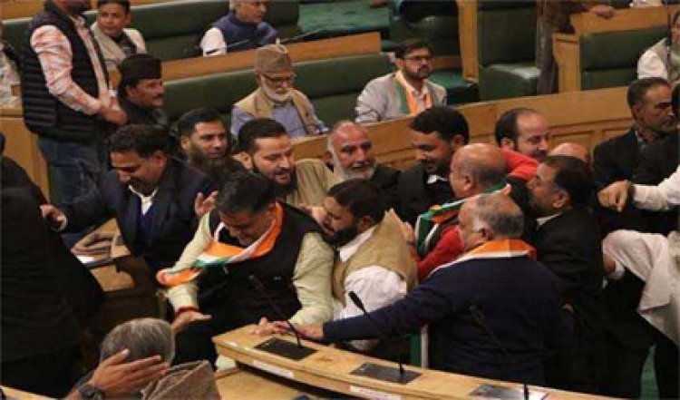 जम्मू-कश्मीर विधानसभा में हंगामा जारी