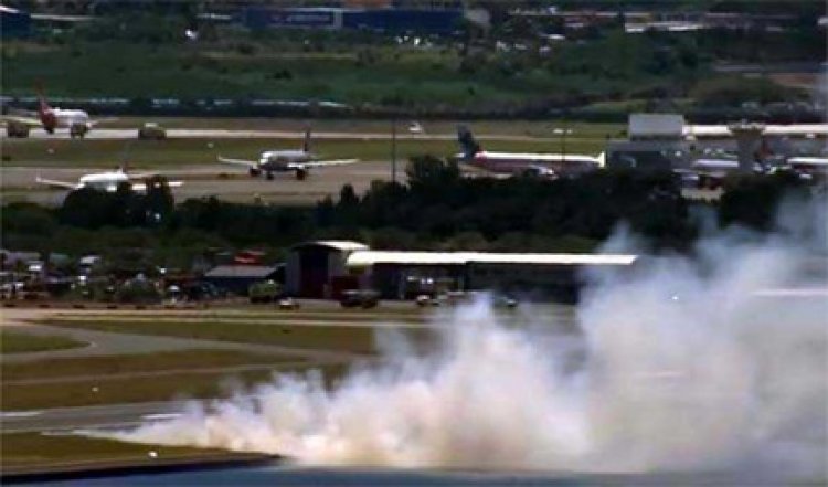 सिडनी हवाई अड्डे पर विमान के इंजन में विस्फोट से लगी आग