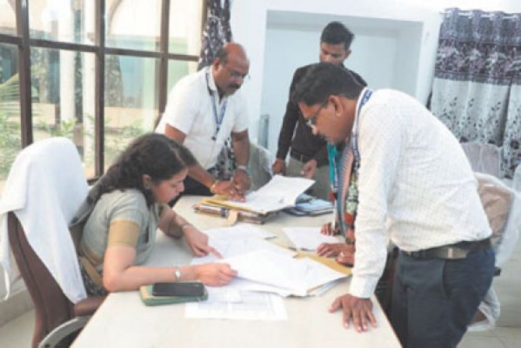 प्रत्याशियों  के खर्चे का हिसाब लिया प्रेक्षक ने