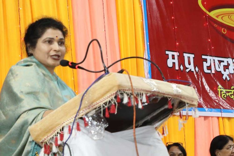 दीपावली पर्व का सांस्कृतिक के साथ आर्थिक महत्व भी है: राज्यमंत्री श्रीमती गौर