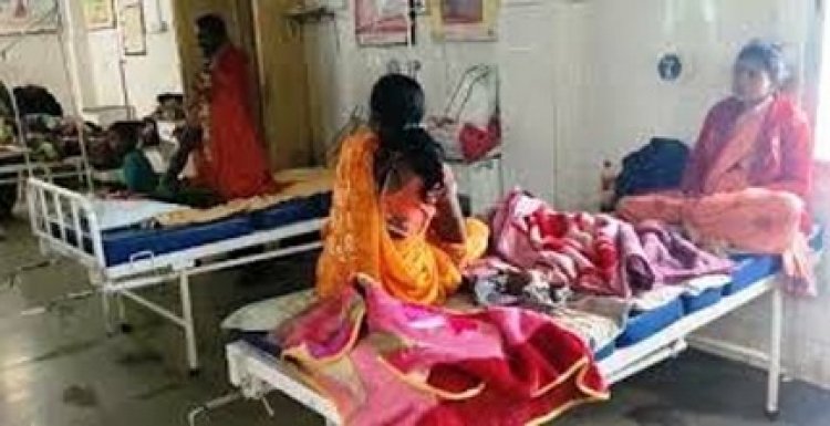 मरीज के परिजन से अस्पताल में सफाई कराने का मामला