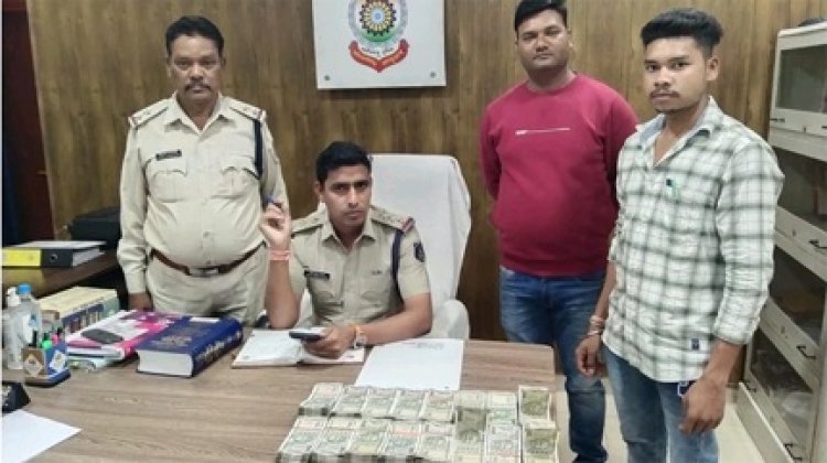 8 लाख रुपये के साथ मोटरसाइकिल चालक गिरफ्तार