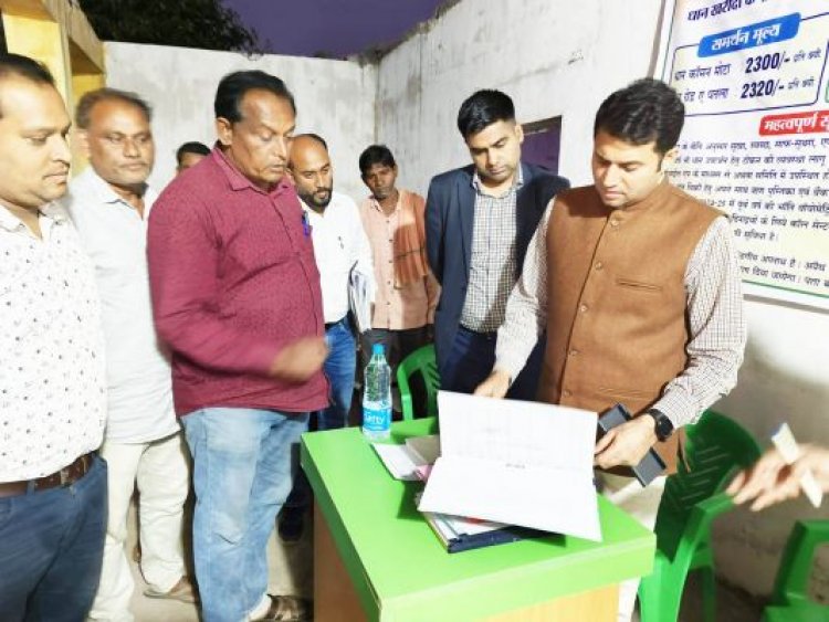 कलेक्टर ने धान खरीदी केंद्रों का किया निरीक्षण