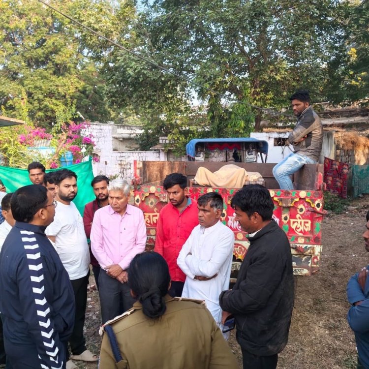 घर से 10 फीट दूर युवक ने लगाई फांसी:हॉस्पिटल में डॉक्टरों की पैनल ने किया पीएम; मौके पर पहुंचा पुलिसबल