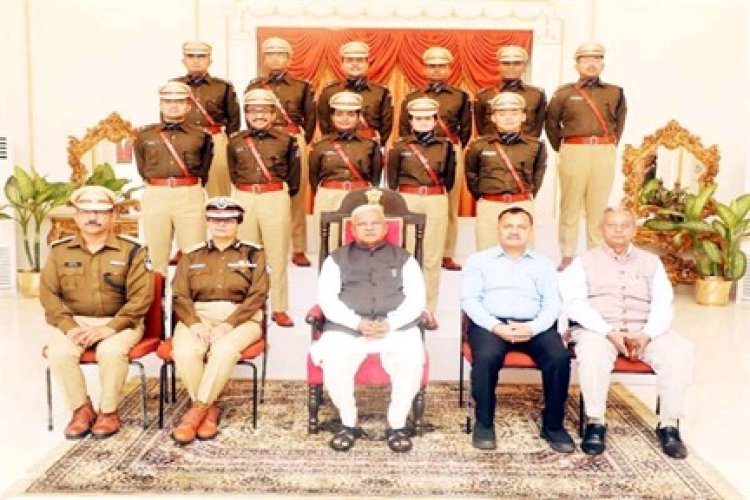 अधिकारी की संवेदनशीलता, प्रशासन की सफलता का आधार : राज्यपाल पटेल