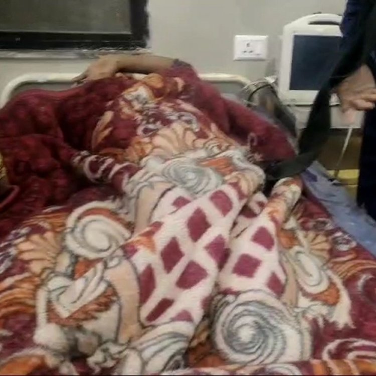 मऊगंज में बाइक फिसलने से तीन घायल:ग्रामीणों ने सिविल अस्पताल में कराया भर्ती; जेल रोड पर हुआ हादसा