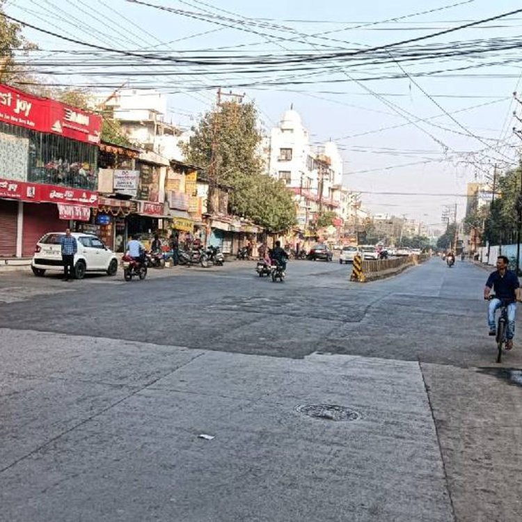 इंदौर में 10 दिनों से रात के तापमान में गिरावट:14 डिग्री से नीचे लुढ़का पारा, दिन का तापमान भी 2 डिग्री कम