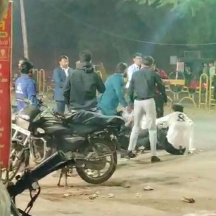 ग्वालियर में नशे में धुत दोस्त आपस में भिडे:दूसरे के ग्लास से शराब पीने पर विवाद; घटना के 2 दिन बाद सामने आया...VIDEO