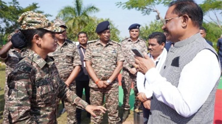 सीएम विष्‍णुदेव साय ने बस्तरिया बटालियन जवानों से मुलाकात की