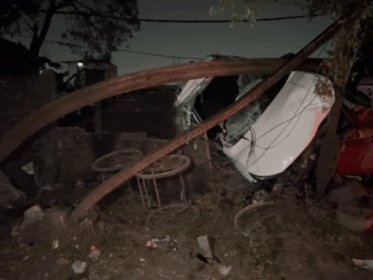 इंदौर में होटल शेरेटन के रेस्टोरेंट मेंनेजर की मौत:रात 3 बजे बिजली के पोल में घुसी कार, दो घंटे बाद पहुंची एम्बुलेंस