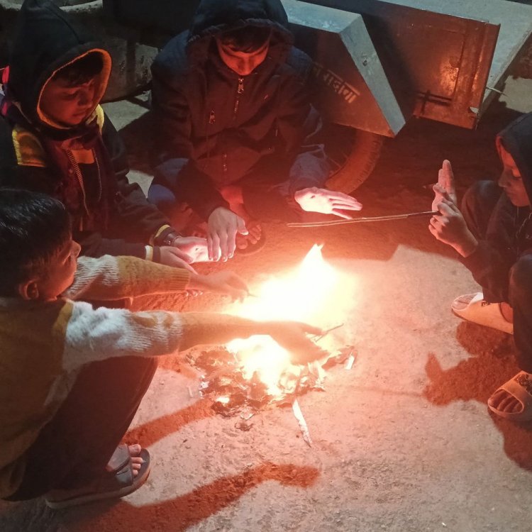 शाजापुर में सर्द हवाओं ने बढ़ाई ठंडक:सुबह-शाम के बाद दिन में भी ठिठुरने लगे लोग, दिसंबर की शुरुआत में और गिरेगा तापमान