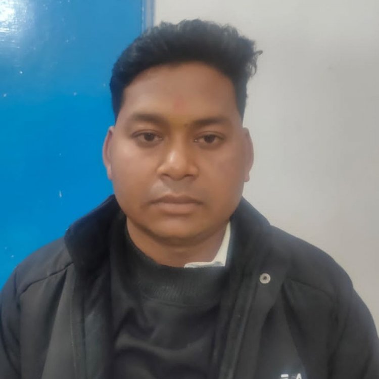 दुष्कर्म के आरोप में CHO गिरफ्तार:दूसरी शादी रचाई तो पहली पत्नी ने कराई FIR; बोली- मंदिर में ब्याह कर करता रहा रेप