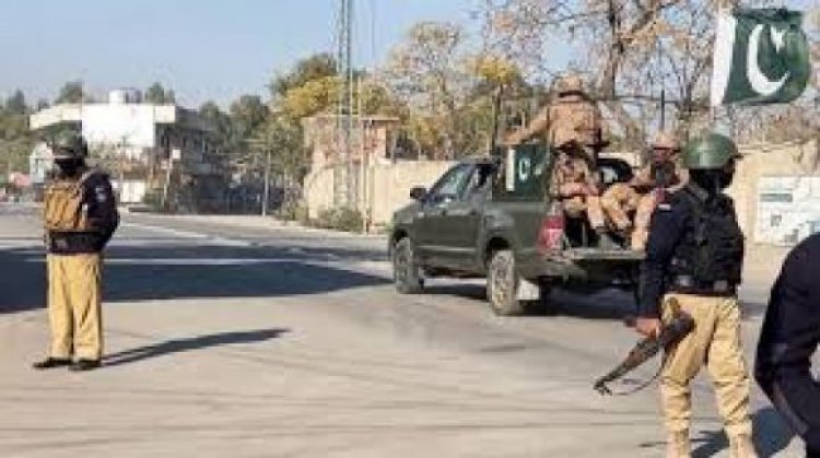 इमरान ख़ान के हज़ारों समर्थक इस्लामाबाद पहुँचे, सरकार ने सेना को बुलाया