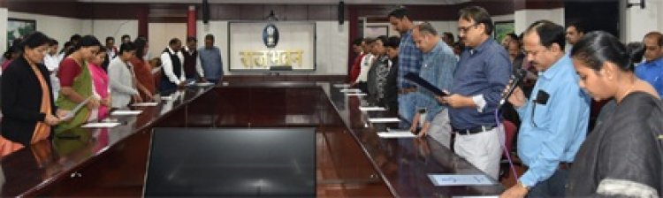 राजभवन सचिवालय के अधिकारी-कर्मचारियों ने संविधान की प्रस्तावना का किया वाचन
