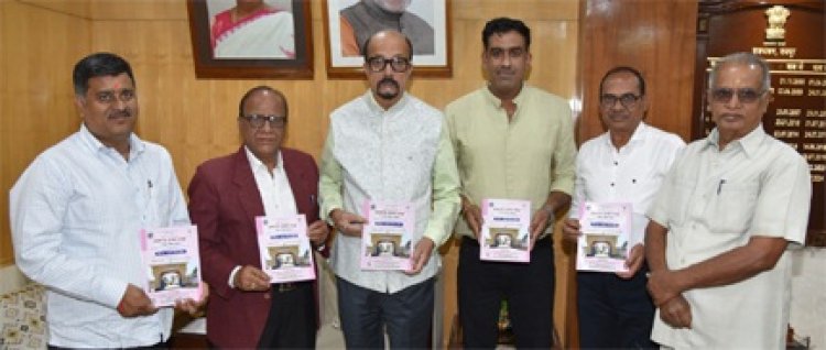 राज्यपाल डेका से अपना घर आश्रम रायपुर के अध्यक्ष ने की सौजन्य भेंट