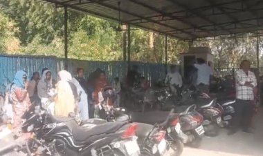 भोपाल में प्रार्थना के बहाने धर्मांतरण की कोशिश:बजरंग दल ने एक दर्जन से अधिक लोगों को पकड़ा, पुलिस को सौंपा