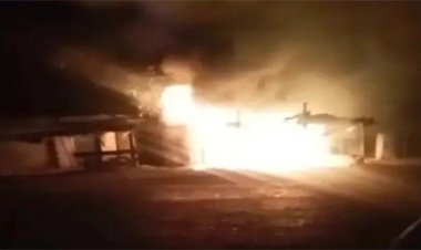 आंगन में खड़ी बाइक में लगी आग, जल कर खाक