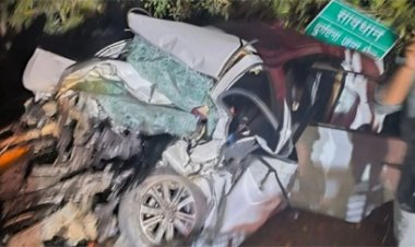 प्रतापपुर में कार और टमाटर से भरे पिकअप की टक्कर में तीन लोगों की मौत, दो गंभीर घायल