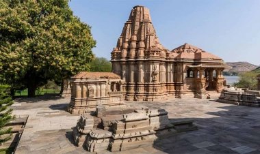 धार्मिक स्थल की पवित्रता बनाए रखने के लिए उदयपुर के एकलिंगजी मंदिर में मोबाइल और छोटे कपड़े पहनकर जाने पर प्रतिबंध