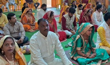 नव विवाहित जोड़े का हुआ सम्मेलन:गायत्री शक्ति पीठ ने बताए सफल 'दाम्पत्य जीवन' के सूत्र; किया हवन