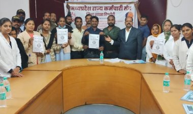 डिडौंरी जिला अस्पताल कैंपस में चलाया गया श्रमिक संपर्क अभियान:कर्मचारी संघ के अध्यक्ष बोले- श्रमिकों का नहीं होने देंगे शोषण