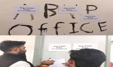 एनएसयूआई के विरोध के बाद ABVP ने लगाए Dogs & Nsui Goons Not Allowed  के  पोस्टर