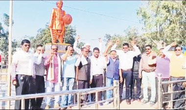 शहीद वीर नारायण सिंह को किया नमन