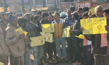 करोंद भोपाल में भारतीय मजदूर संघ का श्रमिक संपर्क अभियान:बच्चों की अच्छी शिक्षा और सुविधाओं के लिए कर्मकार मंडल में रजिस्ट्रेशन कराएं श्रमिक : नागर