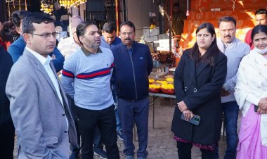 उज्जैन कलेक्टर ने देखी काल भैरव मंदिर की व्यवस्थाएं:नए साल में दुगनी होगी भक्तों की भीड़; नाले के अवरोध को दूर करने के भी निर्देश