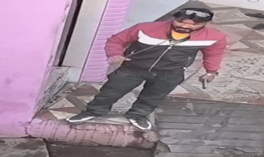 युवक ने दिनदहाड़े तलवार लहराकर दहशत फैलाई:सोशल मीडिया पर VIDEO वायरल; पुलिस ने आर्म्स एक्ट के तहत मामला दर्ज किया