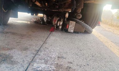 यात्री बस ने बाइक सवार को कुचला, मौत