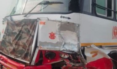 बीकानेर : सेरूणा में बस से भिड़ी कार, कांस्टेबल और नर्स की मौत