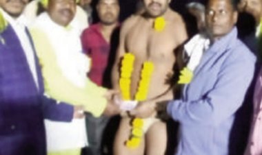 सिवनी के बरसला में दंगल का आयोजन:महाराष्ट्र के रितेश पहलवान ने जीता प्रथम पुरस्कार, 40 से अधिक लोगों ने लिया हिस्सा